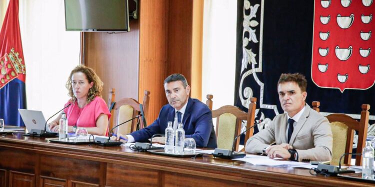 Lanzarote apuesta por promocionar la isla como referente del turismo de cruceros