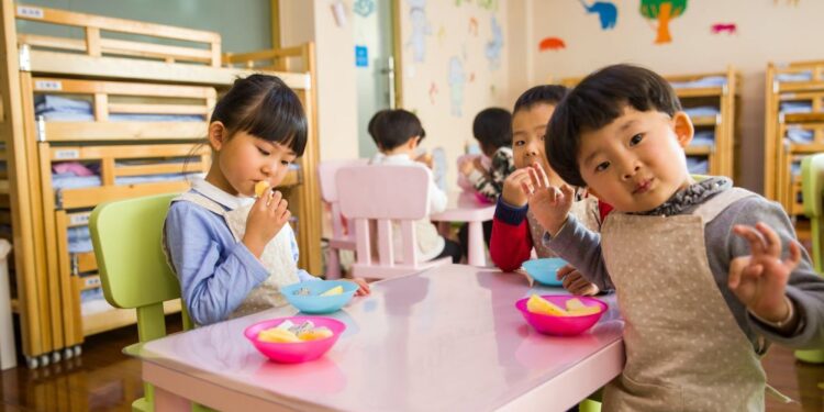 3 Reasons Why Your Child Won't Try New Foods