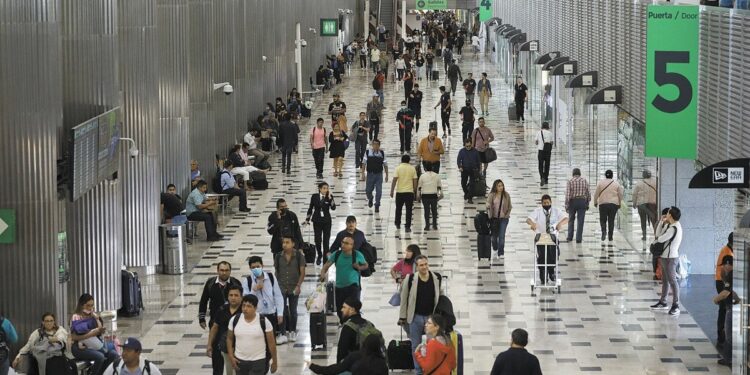 Agencias de viajes rechazan nuevo tope en AICM