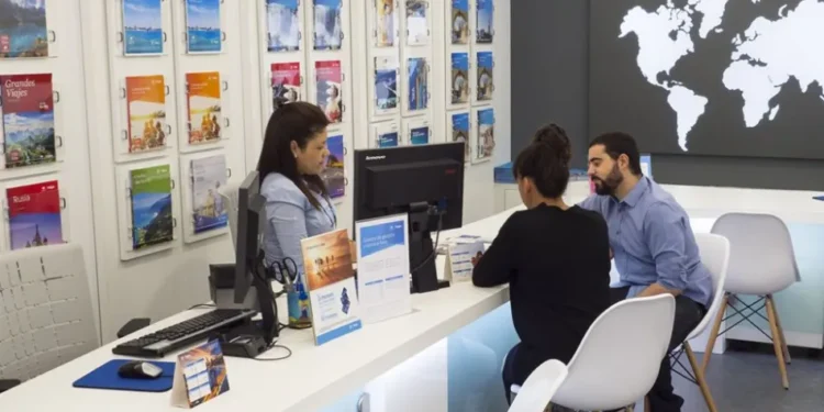 Agencias de viaje frenan venta en pesos de paquetes al exterior y cobran en dólares