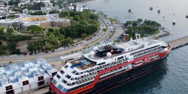 Arriba a Acapulco primer crucero de la temporada 2023-2024