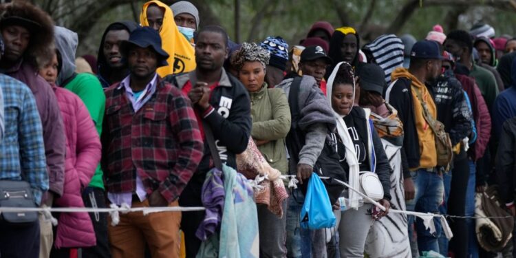 Migrantes haitianos dicen que pagan miles de dólares para viajar a Nicaragua