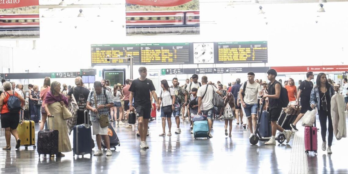 Los viajes en tren entre Alicante y Barcelona resisten pese a las obras del Corredor Mediterráneo