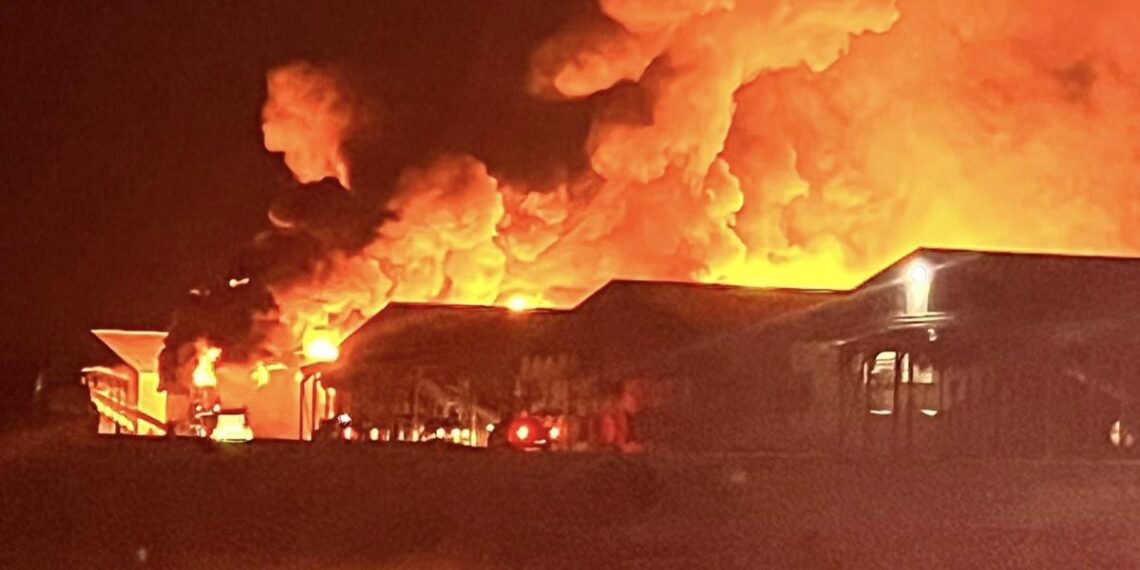 Numerous agencies battling large factory fire in Bremen