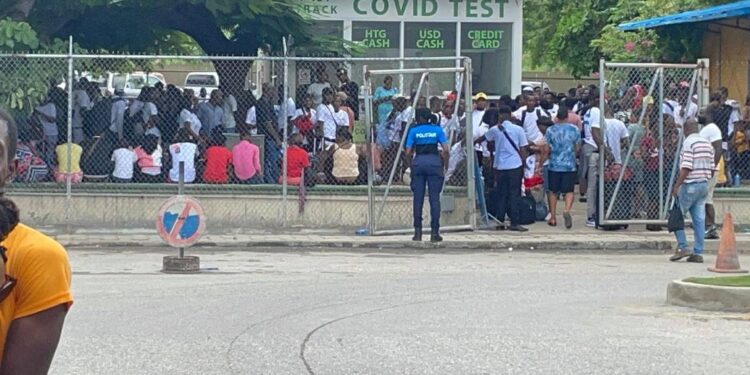 Haitianos están viajando en masa a Nicaragua desde Haití con la esperanza de poder llegar a Estados Unidos. Los viajes son operados por agencias de viajes que están fletando vuelos y cobrando más de $3,000 por pasajero.