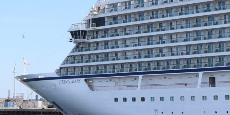 Pareja de jubilados reserva 51 cruceros seguidos (aseguran que es más barato que un asilo)