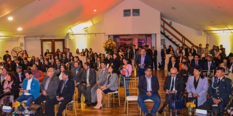 Gercetur Cusco reconoce con premio Qori Q’ente a instituciones públicas y empresas privadas que promueven el turismo.