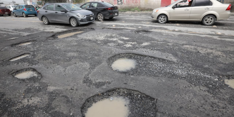 Empeora caos en crucero Dulces Nombres