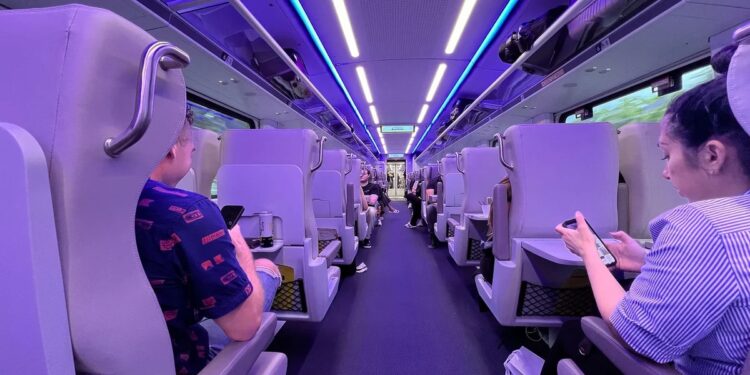 Infobae probó el nuevo servicio de tren directo entre Miami y Orlando