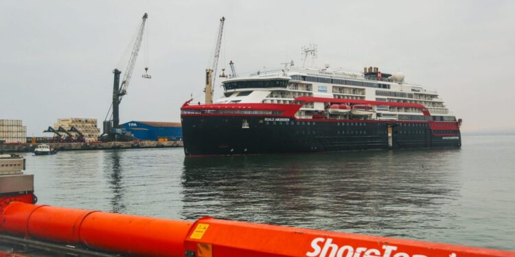 Atraca en el Puerto de Arica segundo crucero de la temporada 2023-2024