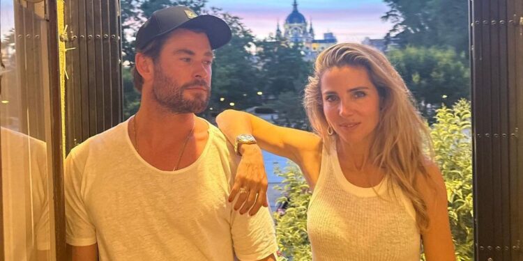 ella está en Japón y él en Islandia