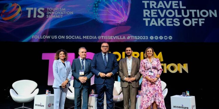 Sevilla reúne a 400 profesionales en una cumbre de innovación turística para debatir sobre el futuro del sector turístico en la era de IA