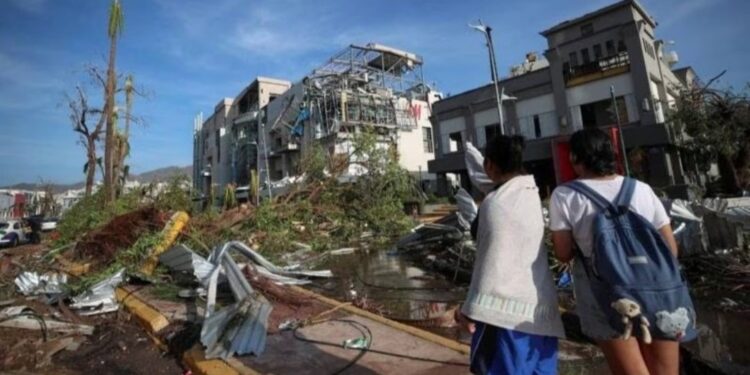 Turistas potosinos quedaron varados en Acapulco tras el paso de Otis