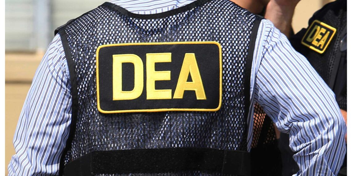 Asume 'soplón' papel protagónico en juicio por soborno de agentes de la DEA
