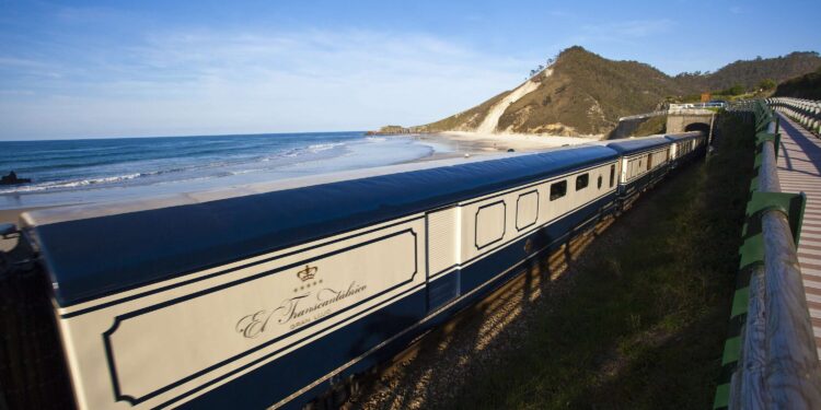 El primer tren de lujo de España cumple 40 años y se despide con un último viaje (hasta el año que viene)