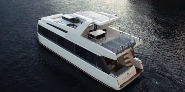 Casas flotantes exuberantes