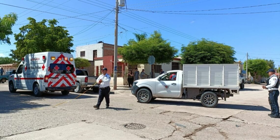 Fuerte choque en un crucero de Guamúchil este sábado, deja como saldo a una mujer lesionada