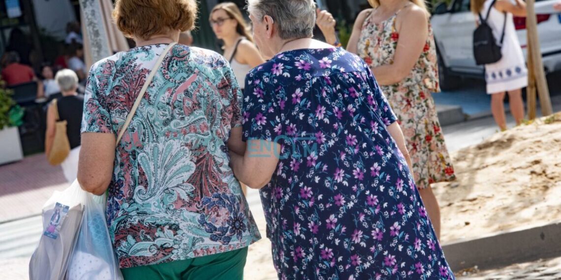 mayores mujeres calor tercera edad