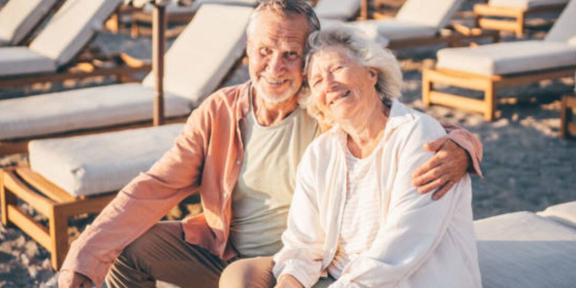 ¿Cuál es el beneficio que ofrece viajes exclusivos para la tercera edad?