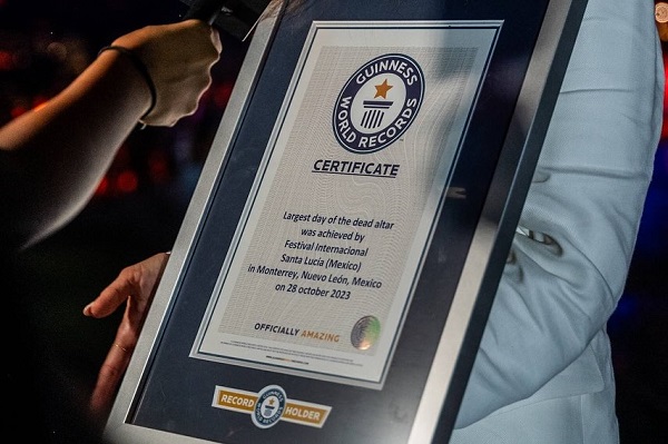 Nuevo León gana Récord Guinness por altar de muertos más grande del mundo