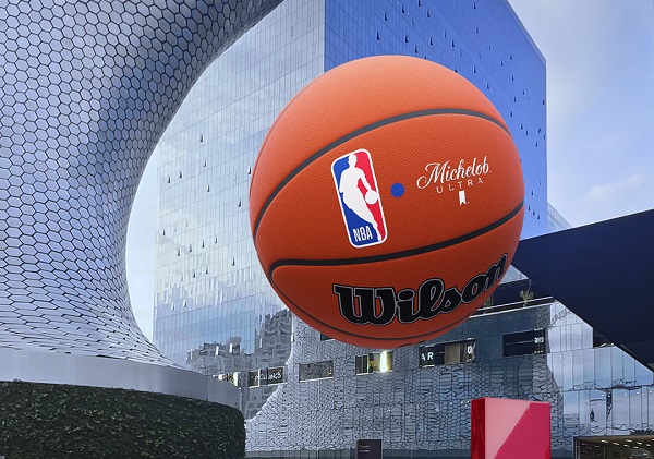 ¡Invade la CDMX Michelob Ultra con balones gigantes!