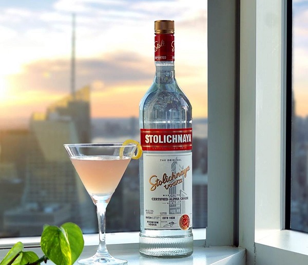 Icónicos cócteles de película y cómo prepararlos con vodka