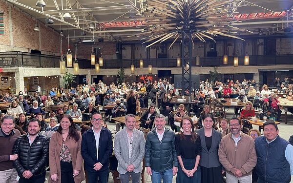 El Restaurante Pinche Gringo BBQ y la CANIRAC celebraron el Día de Acción de y Festejando a mujeres en situación de vulnerabilidad