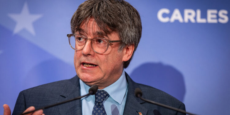 Un asesor de Puigdemont fue interceptado pidiendo fondos a un mafioso ruso para mantener la casa de Waterloo