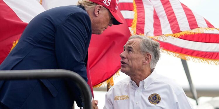 Respalda Abbott a Trump en su visita a Texas