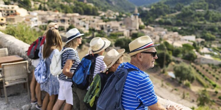 El Ayuntamiento de Arganda del Rey convoca más de 900 plazas para los viajes del IMSERSO