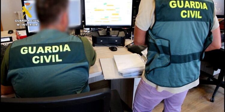 LEGANÉS/ Dos detenidos por robar 385.000 € de un banco tras maniatar a los empleados