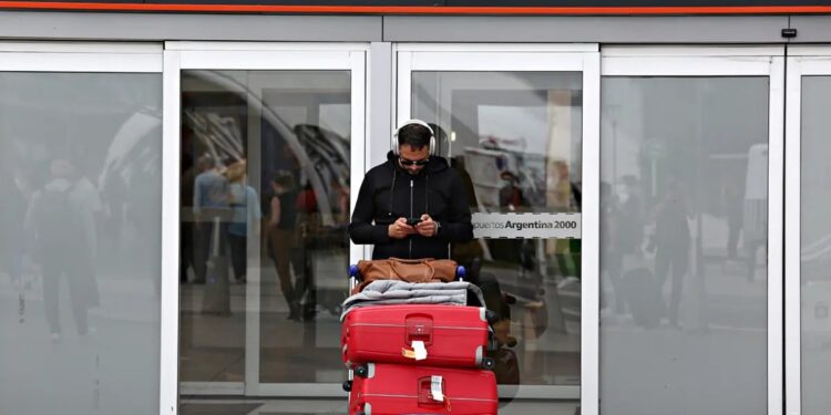 La suba del “dólar tarjeta” complica a las agencias de turismo emisivo