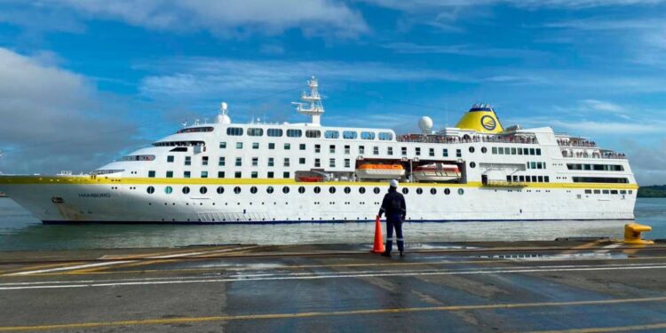 Buenaventura recibe un crucero con turistas por primera vez en su historia