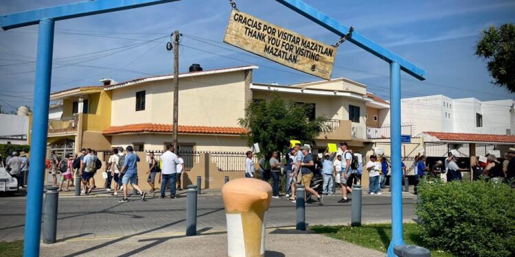 Inicia noviembre con el arribo de dos cruceros en Mazatlán