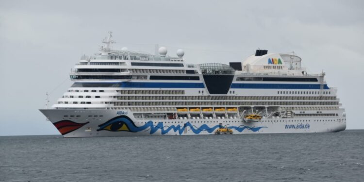 Dan inicio en Puerto Montt a la temporada de cruceros 2023-2024: más de 76 mil pasajeros llegarán a la zona