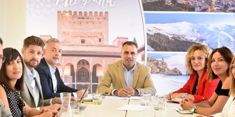 La Diputación crea el Consejo Provincial de Turismo para la gestión y promoción turística de Granada