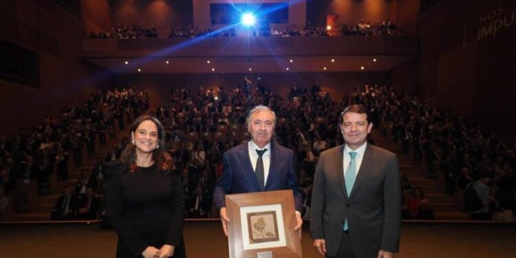 «Sois un ejemplo de que Castilla y León es una tierra de oportunidades y futuro»