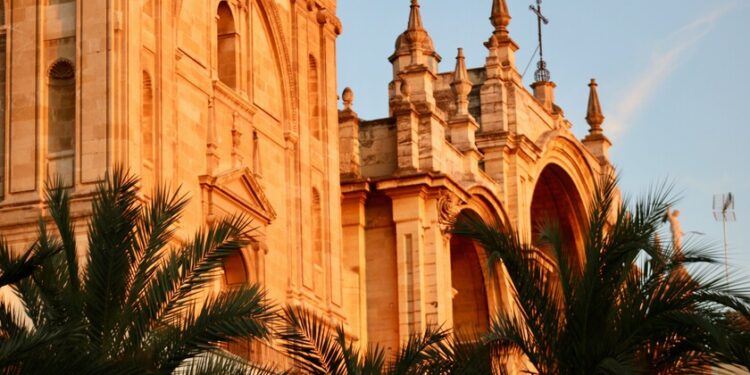 La ciudad europea para viajar con menos presupuesto está en España (y es de las más bonitas)