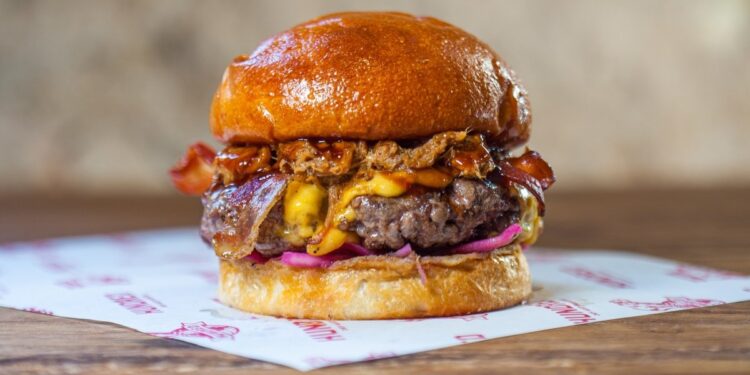 Hamburguesa Animal Style de Hundred Burgers