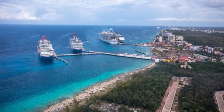Prevén servidores turísticos baja derrama económica, pese aumento de llegadas de cruceros a Cozumel 