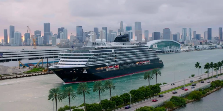 PortMiami recibe al nuevo crucero Explora I