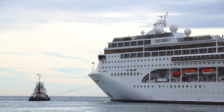 El tráfico de cruceristas del Puerto de Alicante crece un 64% en 2023