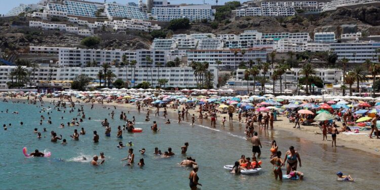 El turismo sostenible en España es posible, pero se deben resolver la expansión del urbanismo y los cruceros