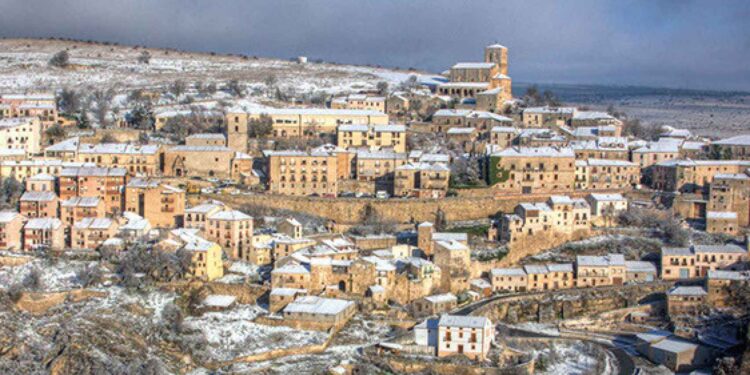 El pintoresco pueblo cerca de Madrid que está entre los mejores destinos de Navidad