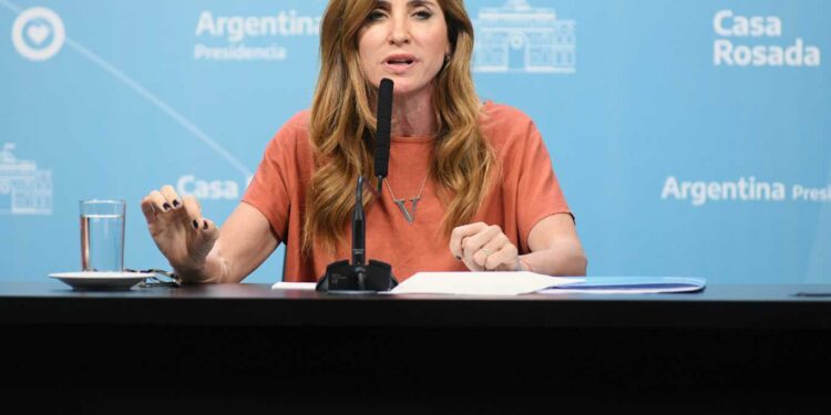 El gobierno suspendió el Potenciar Trabajo a 1.163 personas por hacer viajes al exterior