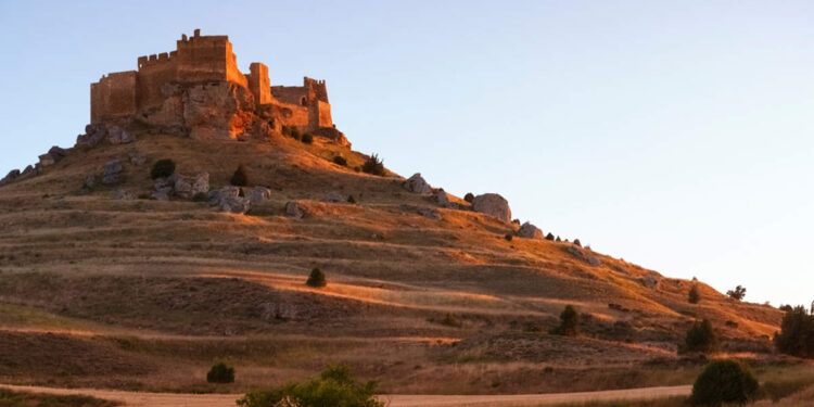 El castillo más grande de España con vistas de 360 grados sobre el Duero