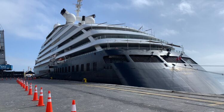 Crucero Scenic Eclipse 2 arriba por primera vez al Puerto de Coquimbo
