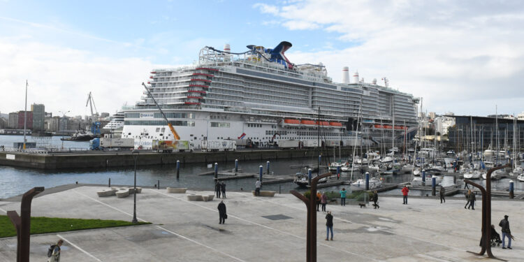 El puerto de A Coruña bate su récord histórico en cruceros, con casi 300.000 pasajeros