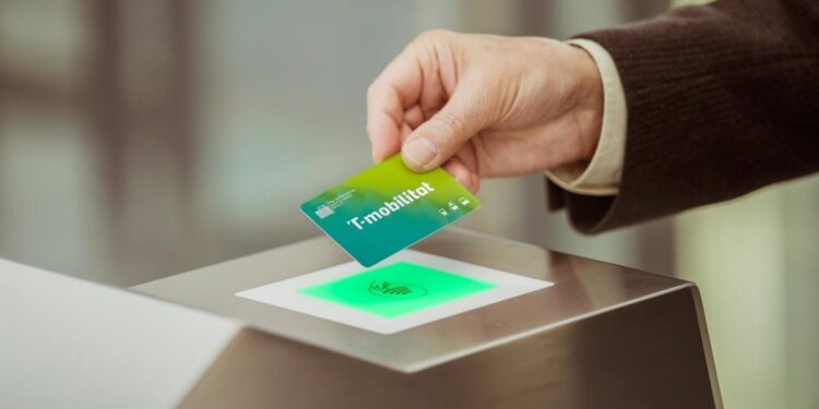 Los transportes públicos del área de Barcelona superan el récord de viajes anterior a la pandemia