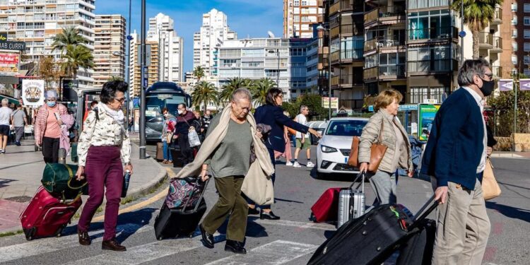 "El Imserso debería controlar si las agencias de viajes tienen preferencia sobre los particulares"